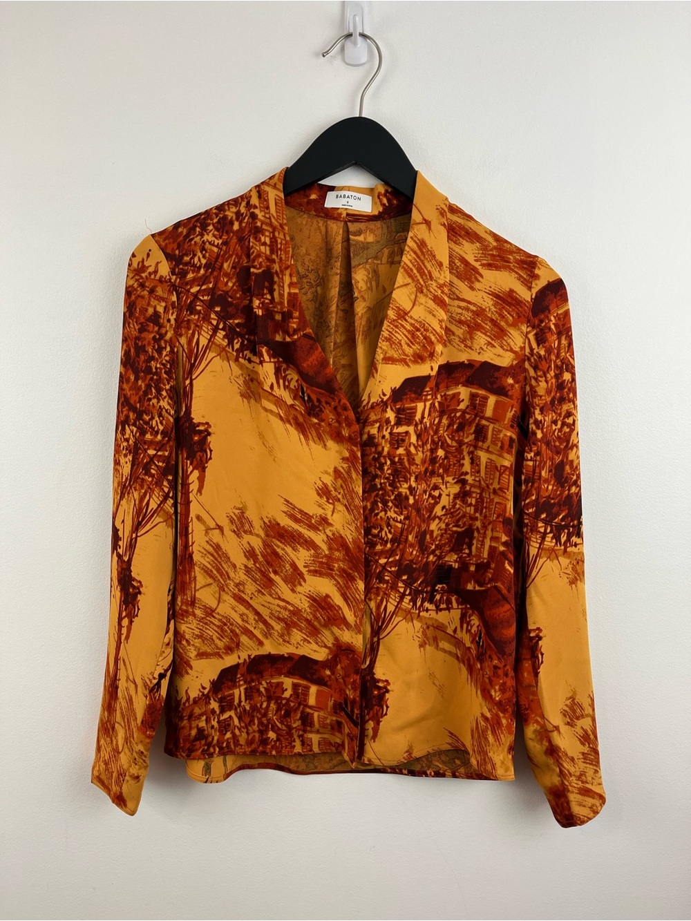 ARITZIA Babaton Akira blouse. Orange and Rust Printed. Size S